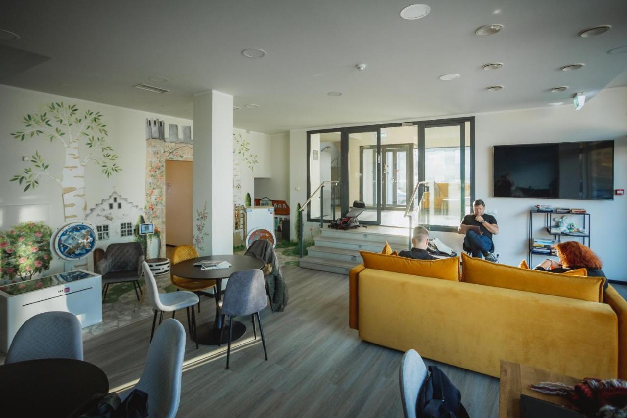Hotel Nospa Kuressaare Extérieur photo