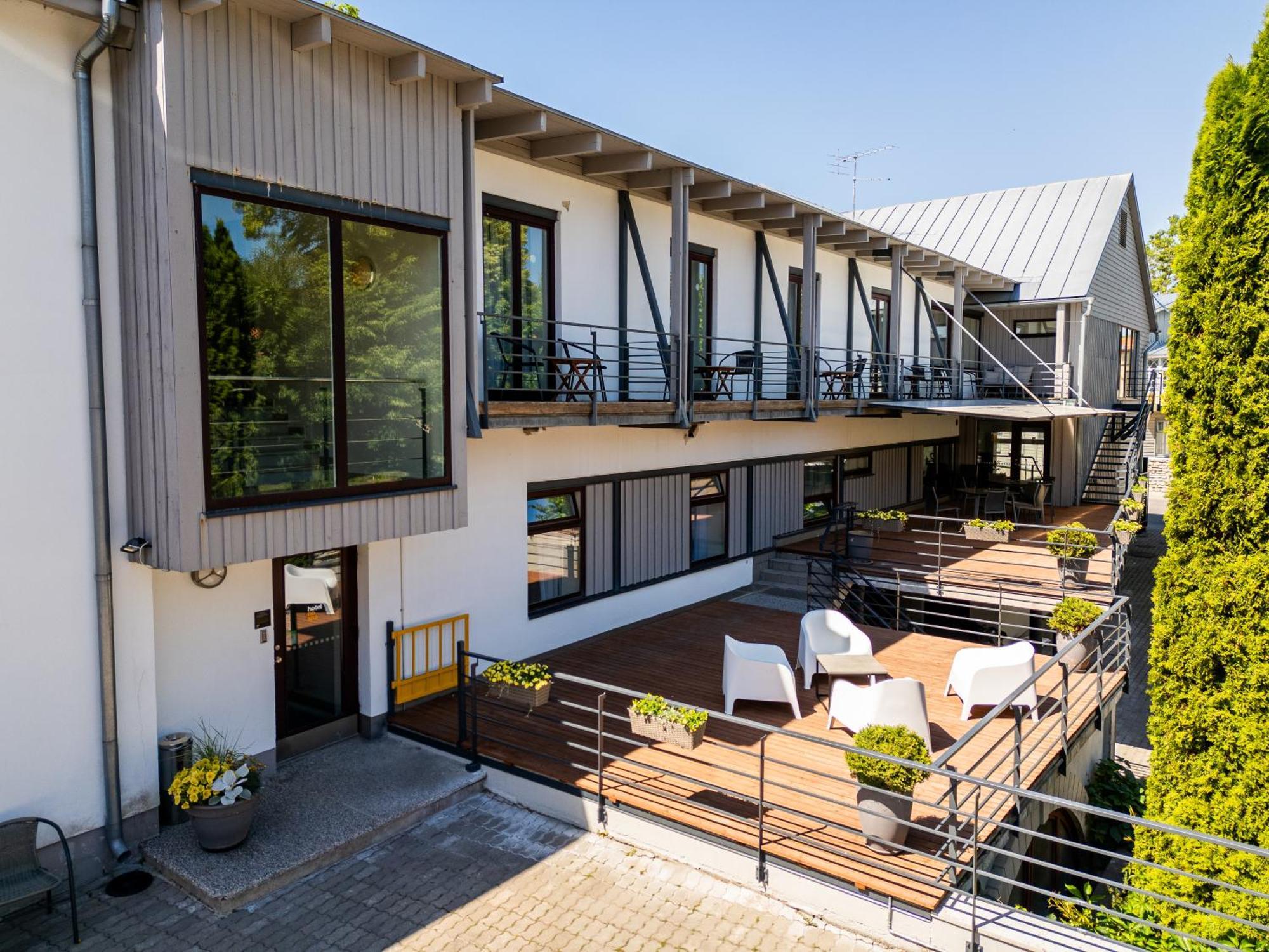 Hotel Nospa Kuressaare Extérieur photo